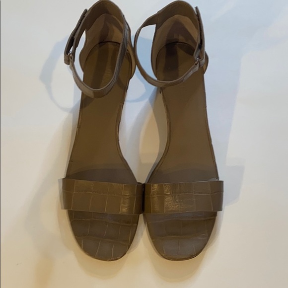 VINCE RITA CITY TAN SANDALS‎ IN PUMICE CROCODILE 10 - Picture 10 of 10